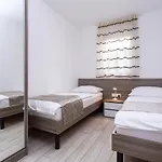 Crnekovic Tomislava 8 Baška