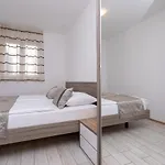 Crnekovic Tomislava 8 * Baška
