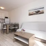 Crnekovic Tomislava 8 * Baška