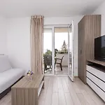 Crnekovic Tomislava 8 * Baška