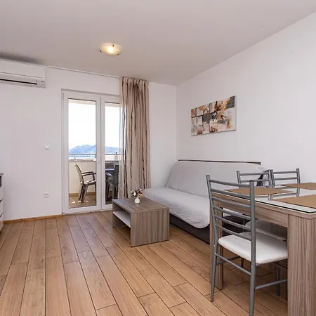 Apartament Crnekovic Tomislava 8 *
