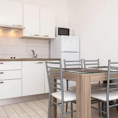 Crnekovic Tomislava 8 Apartament *