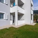 Crnekovic Tomislava 8 * Baška