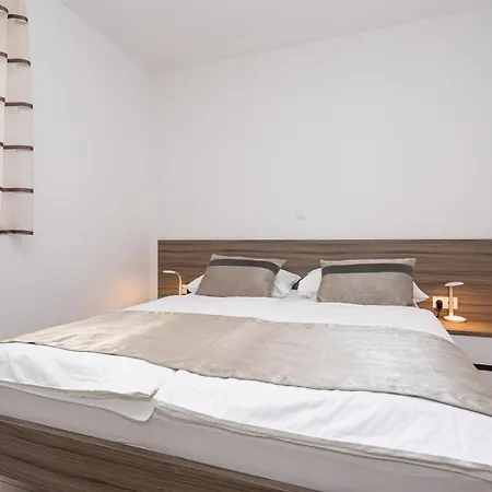 Apartment Crnekovic Tomislava 8 Baška