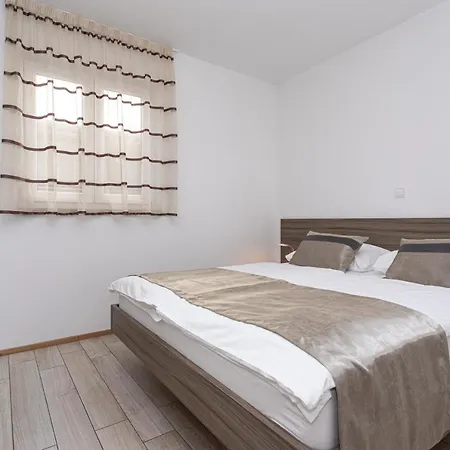 Crnekovic Tomislava 8 Baška