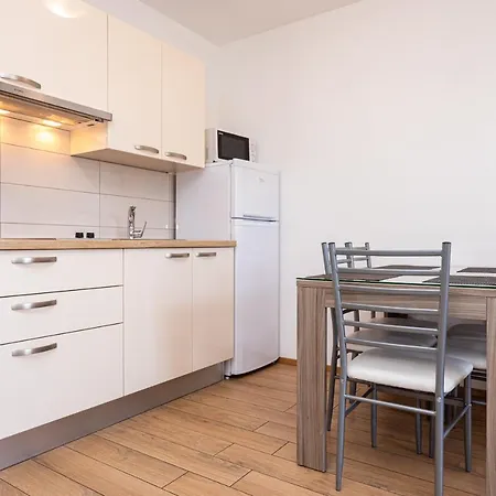 Crnekovic Tomislava 8 Apartman *