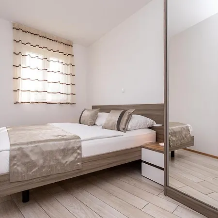 Apartment Crnekovic Tomislava 8