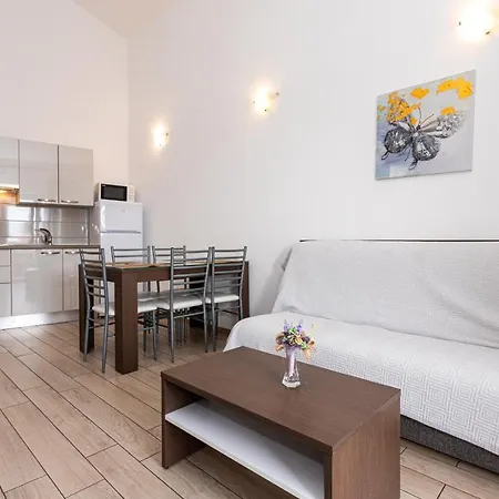 Crnekovic Tomislava 8 Apartment *