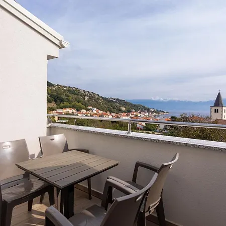 Apartment Crnekovic Tomislava 8 *