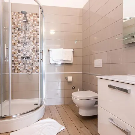 Apartment Crnekovic Tomislava 8 *