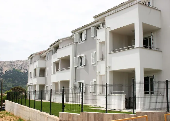 Apartman Crnekovic Tomislava 8 *