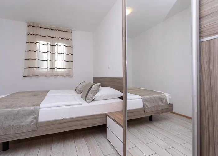 Crnekovic Tomislava 8 * Baška