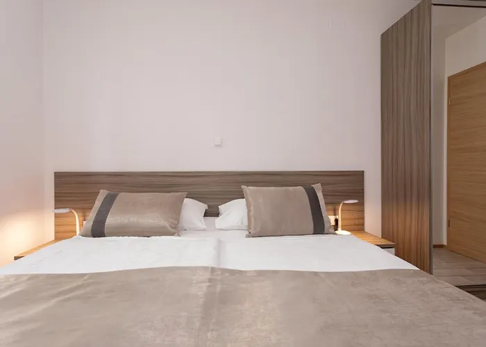 Apartman Crnekovic Tomislava 8 *