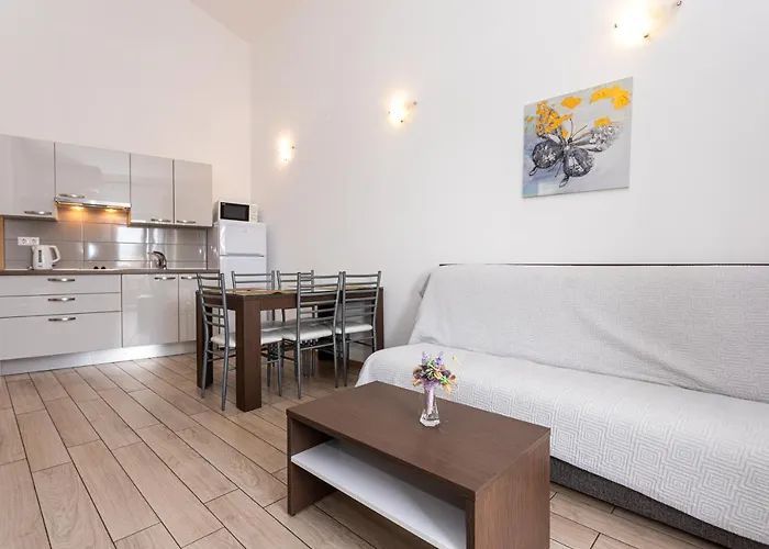 Crnekovic Tomislava 8 Apartman *