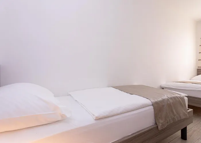 Crnekovic Tomislava 8 Apartman *