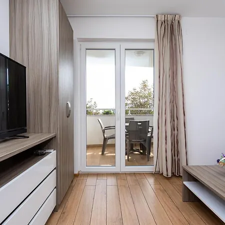 Crnekovic Tomislava 8 Baška