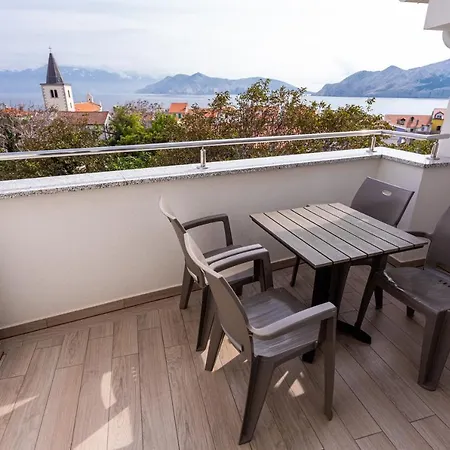 Crnekovic Tomislava 8 Baška