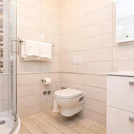 Crnekovic Tomislava 8 *